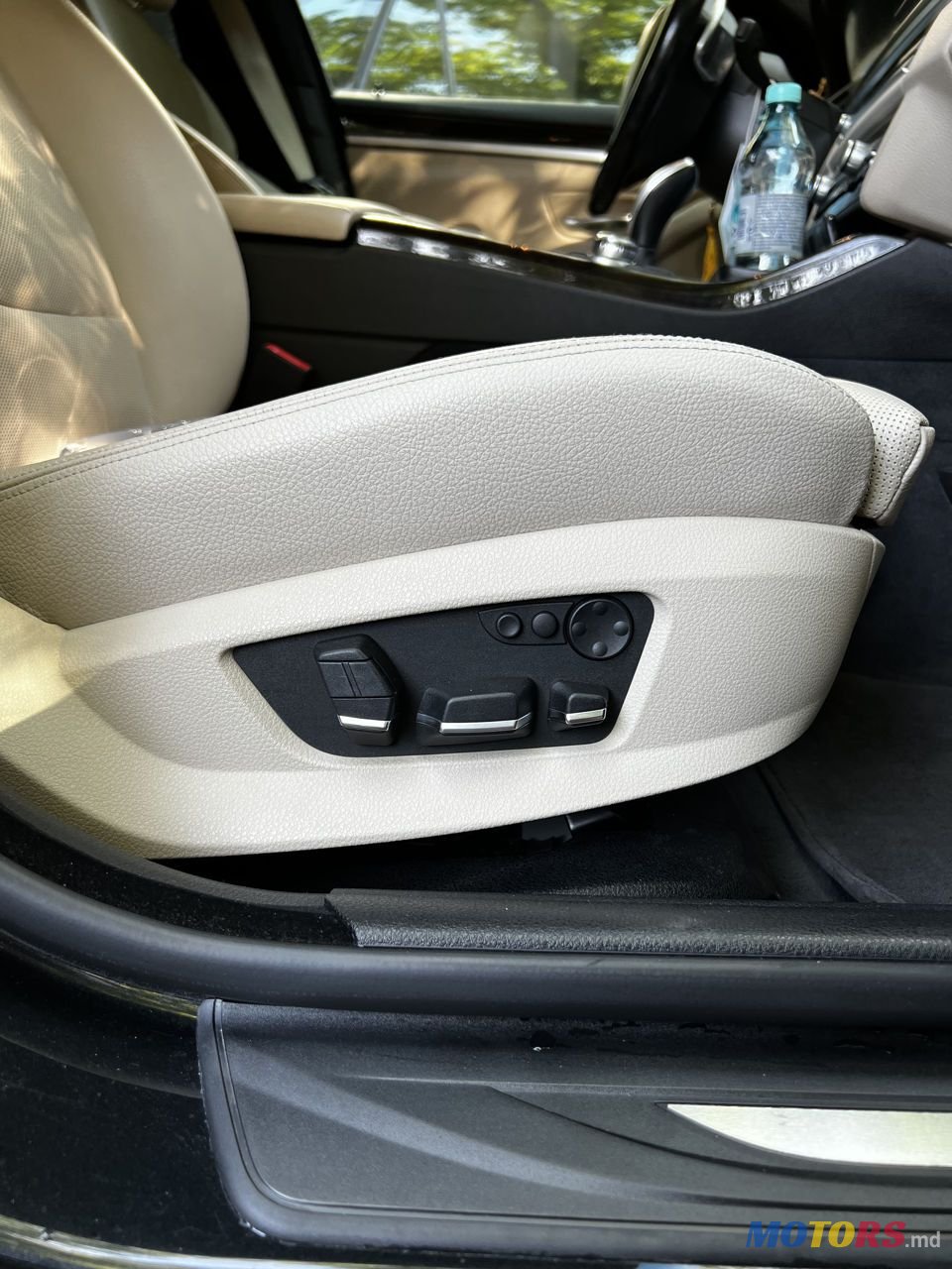 2011' BMW 5 Series photo #3