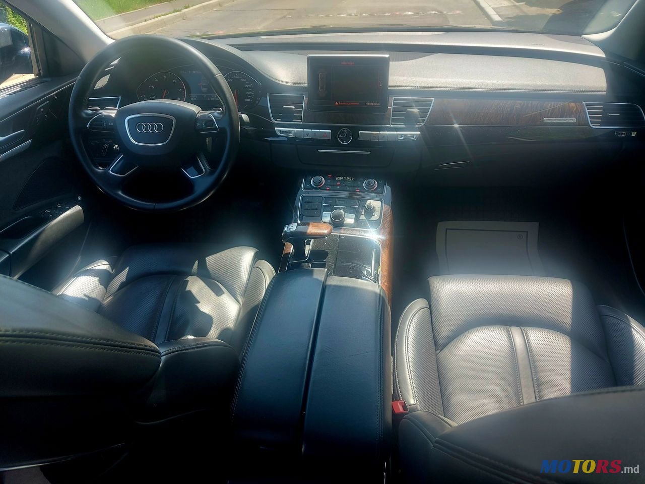 2011' Audi A8 photo #2