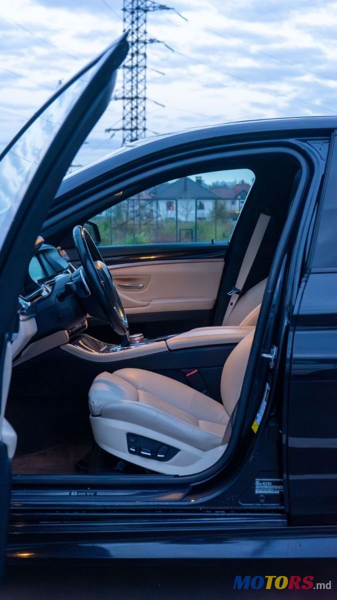 2011' BMW 5 Series photo #5