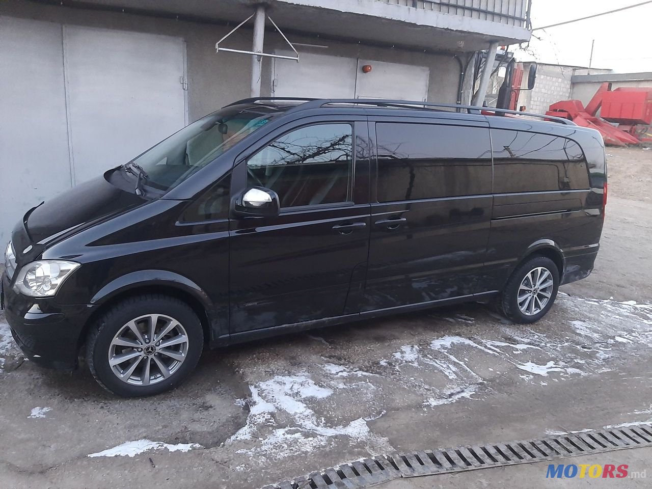 2011' Mercedes-Benz Viano photo #3