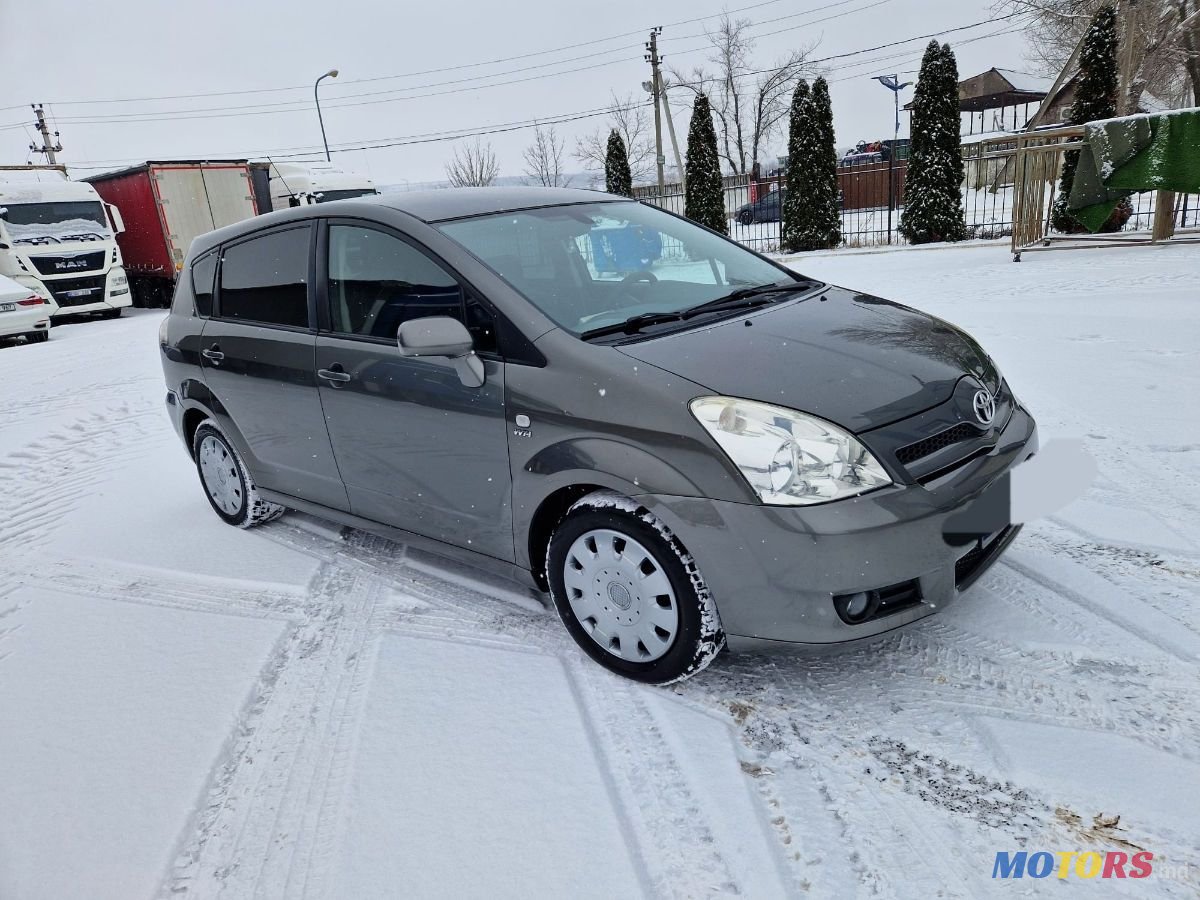 2005' Toyota Corolla Verso photo #1