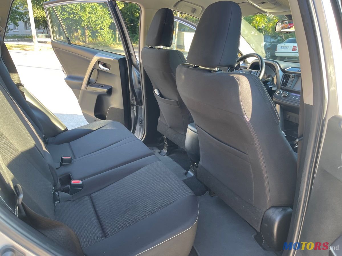 2016' Toyota RAV4 photo #5