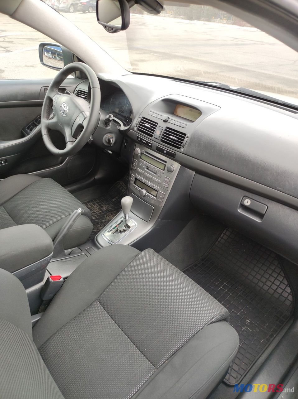 2004' Toyota Avensis photo #5