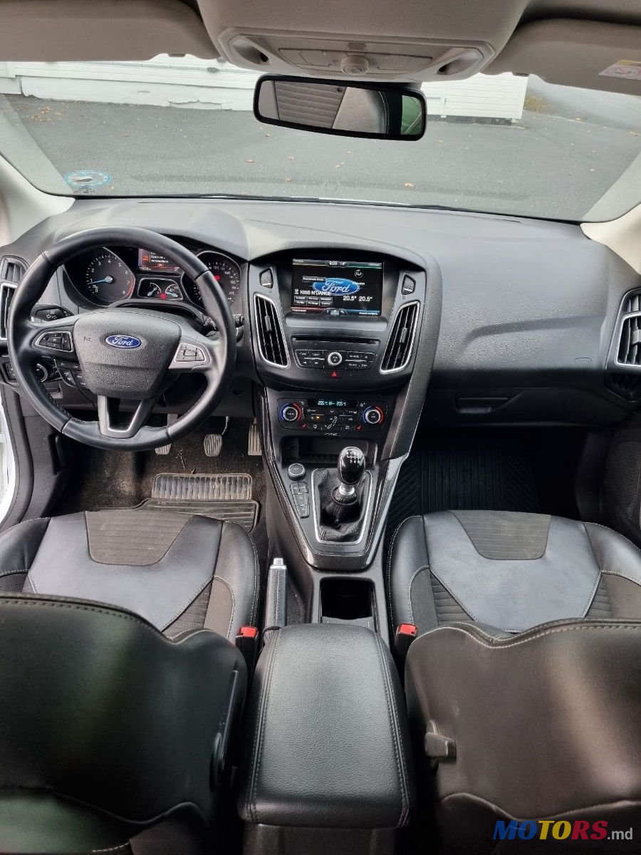 2015' Ford Focus photo #5