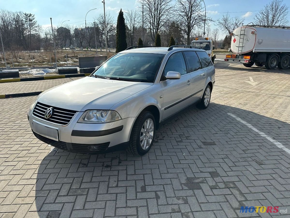 2002' Volkswagen Passat photo #4