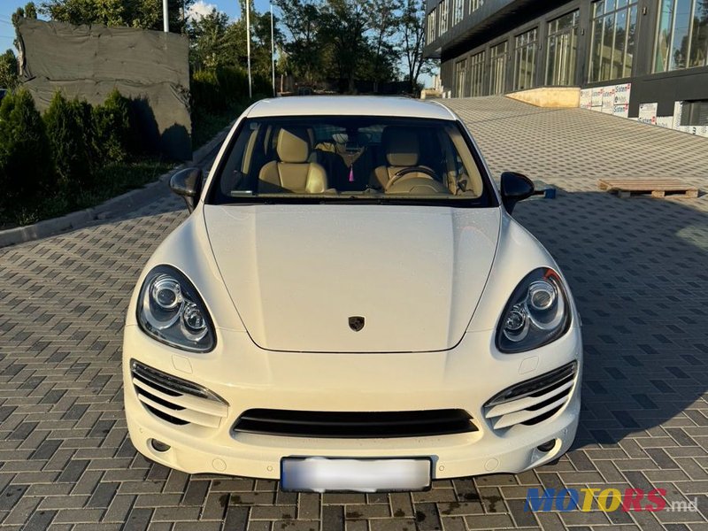 2011' Porsche Cayenne photo #2