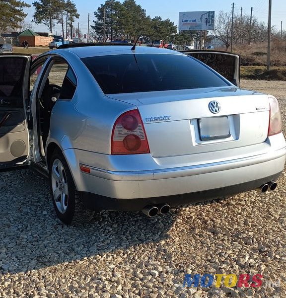2004' Volkswagen Passat photo #6