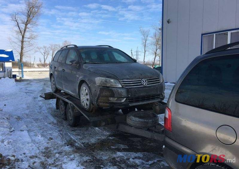 2011' Volkswagen Passat photo #1