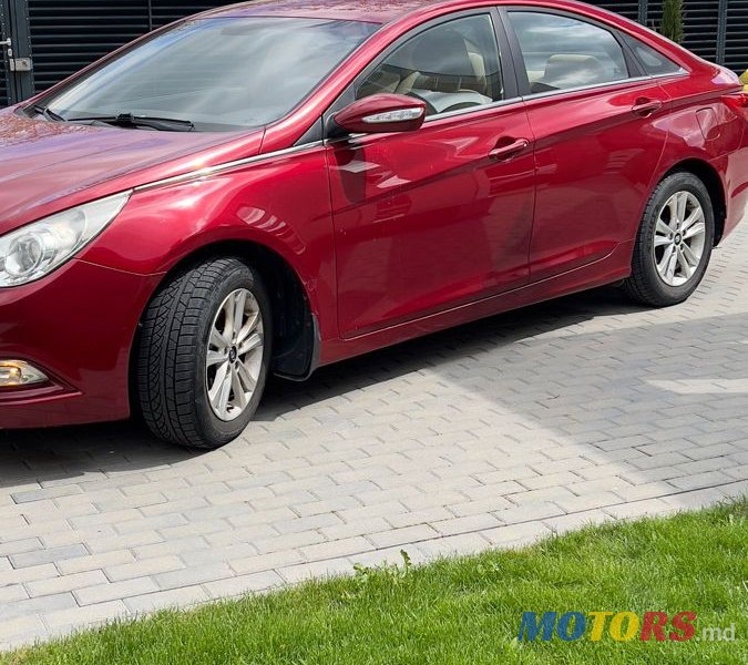2011' Hyundai Sonata photo #2