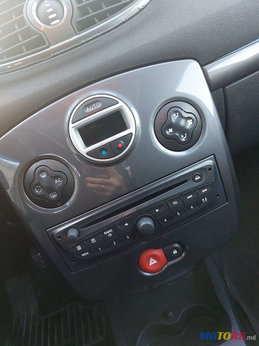 2009' Renault Clio photo #1