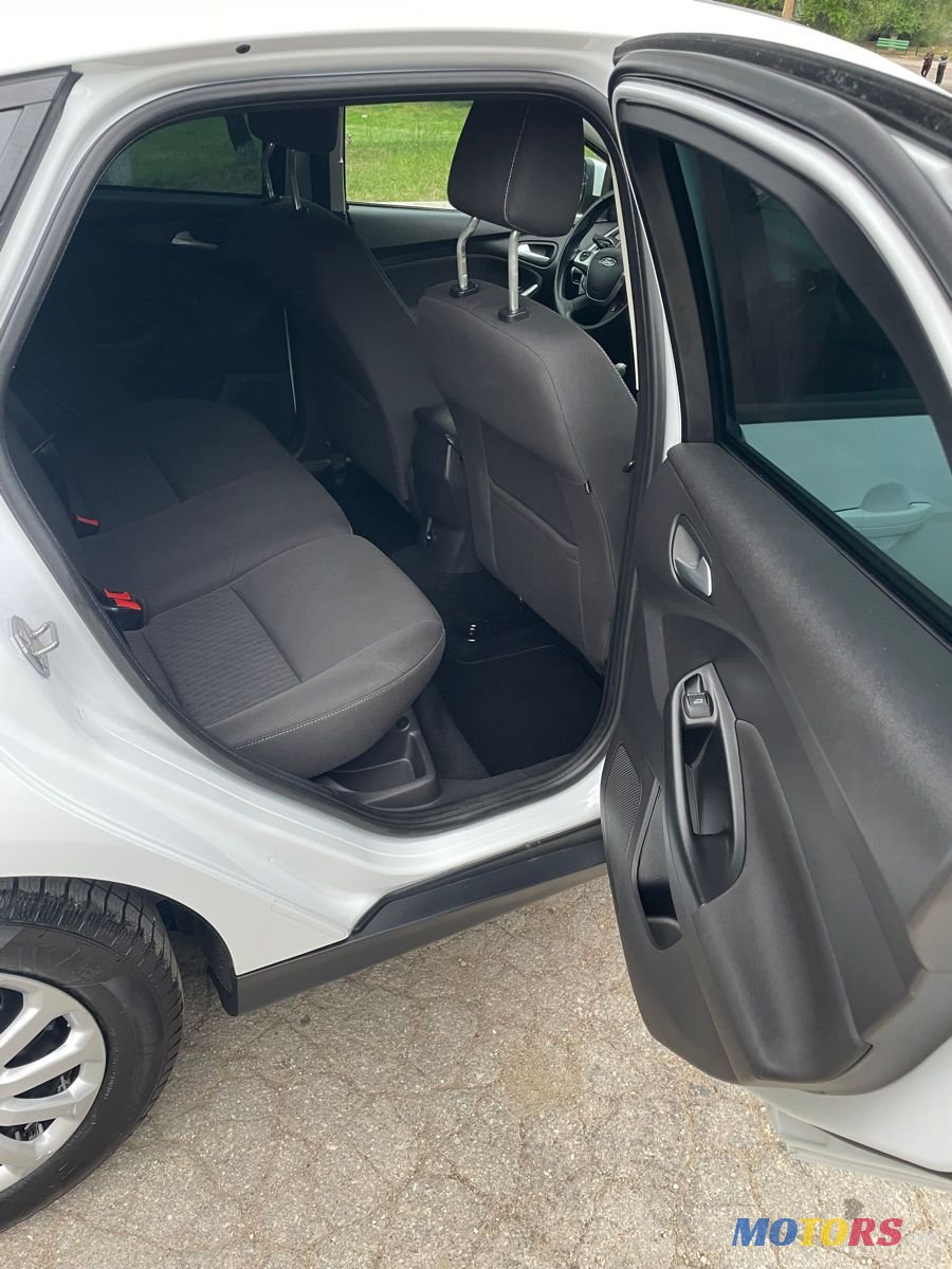 2014' Ford Focus photo #6