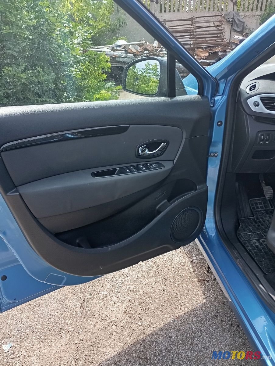 2013' Renault Grand Scenic photo #2