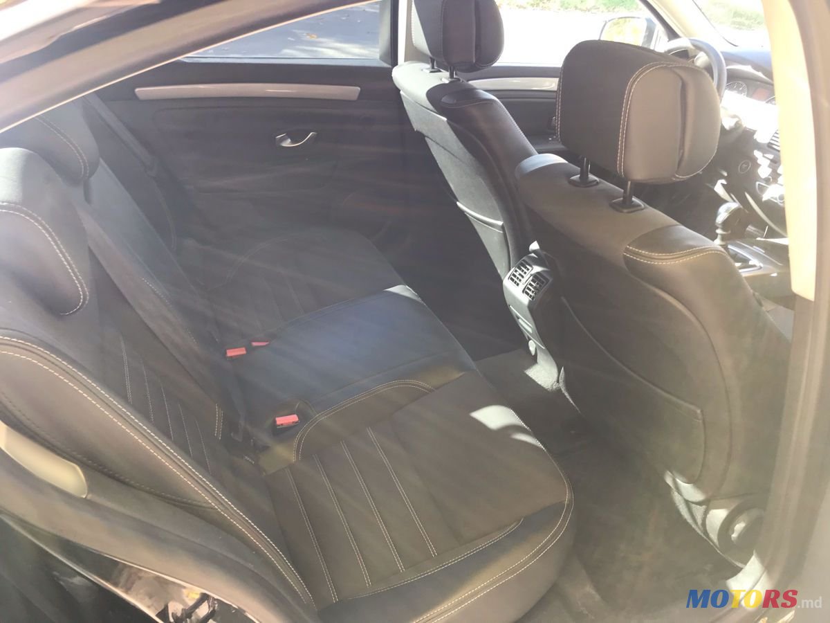 2011' Renault Laguna photo #1