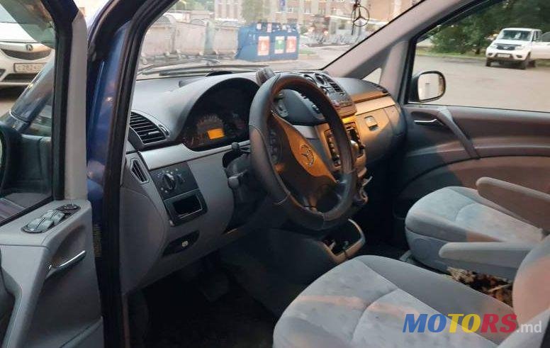 2004' Mercedes-Benz Viano photo #2