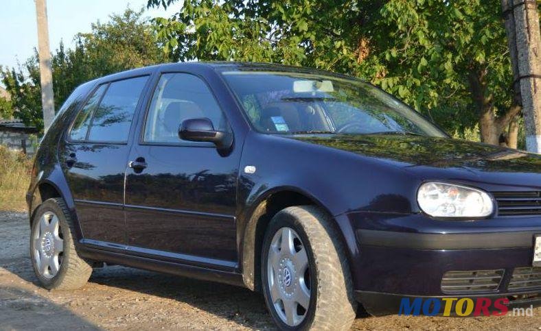 2002' Volkswagen Golf photo #1