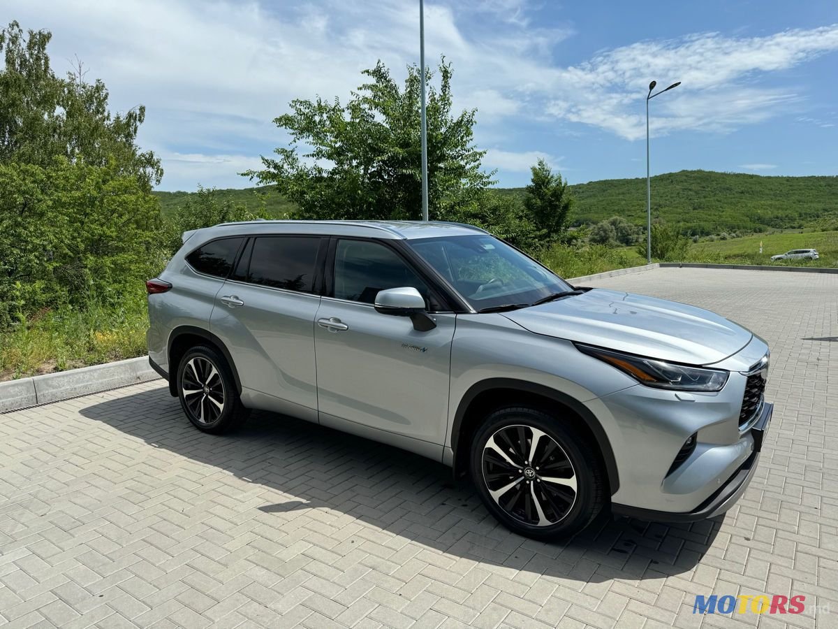 2021' Toyota Highlander photo #3
