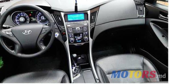 2011' Hyundai Sonata photo #4