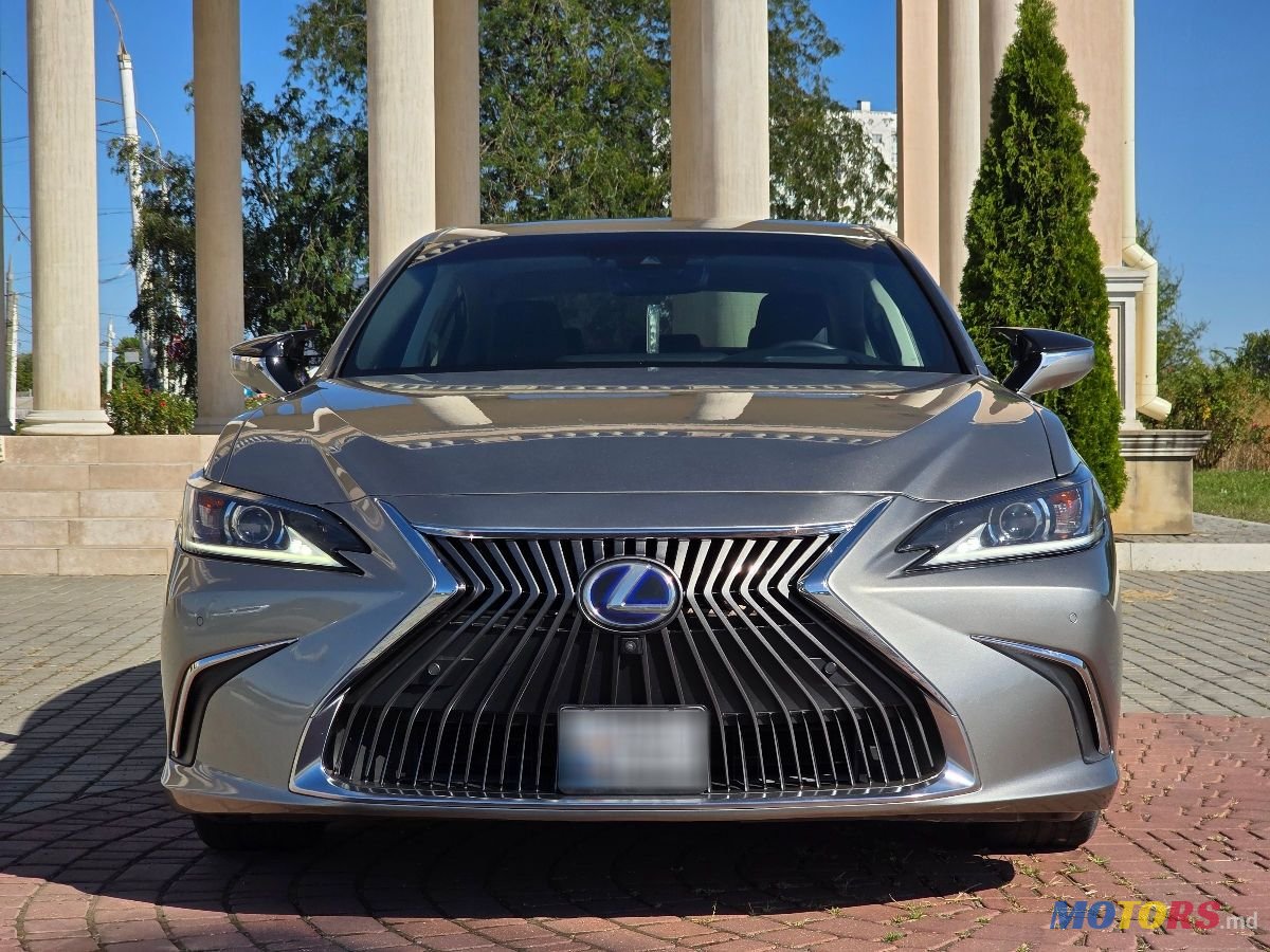 2019' Lexus Es Series photo #2