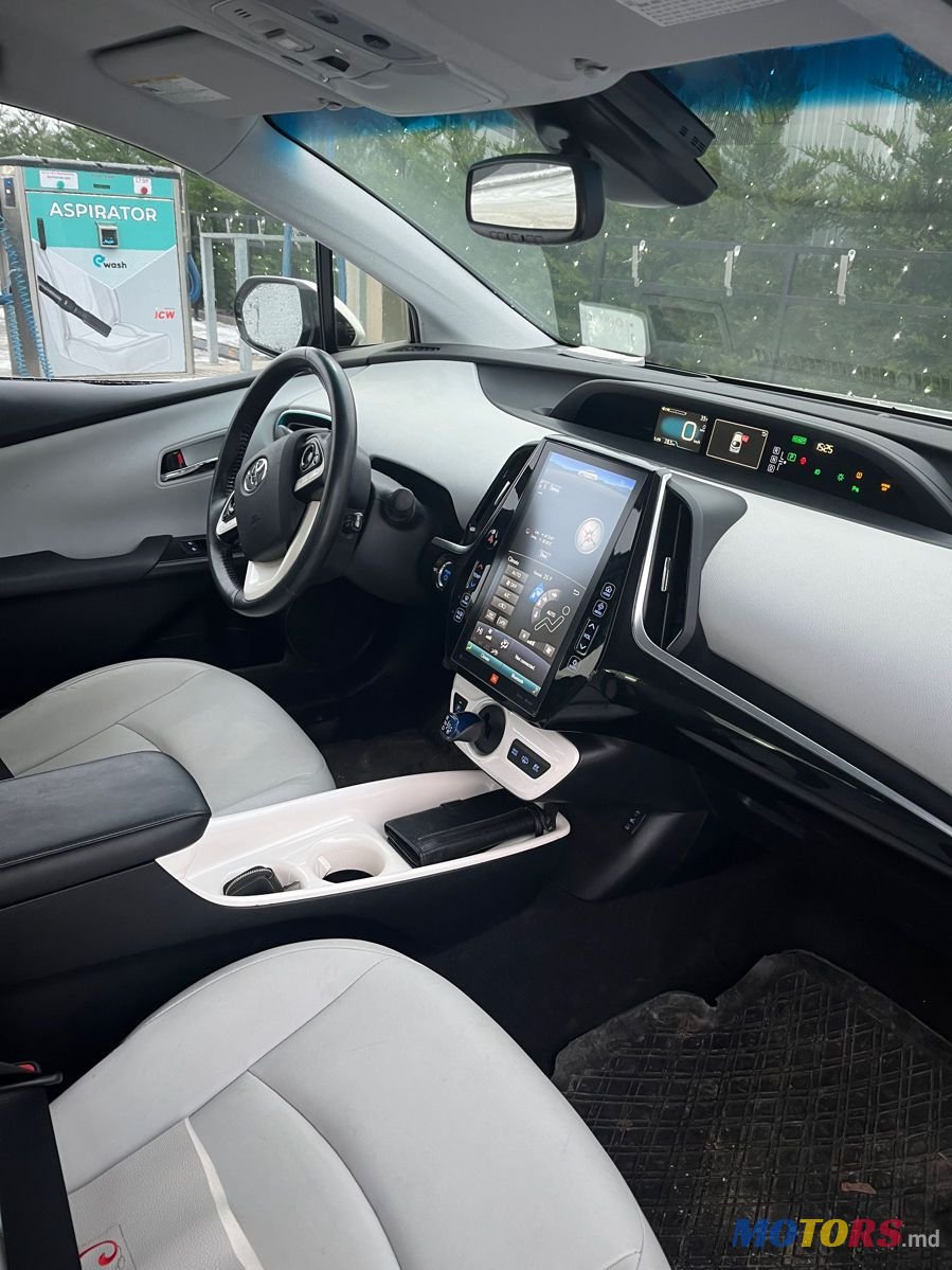 2017' Toyota Prius Prime photo #5