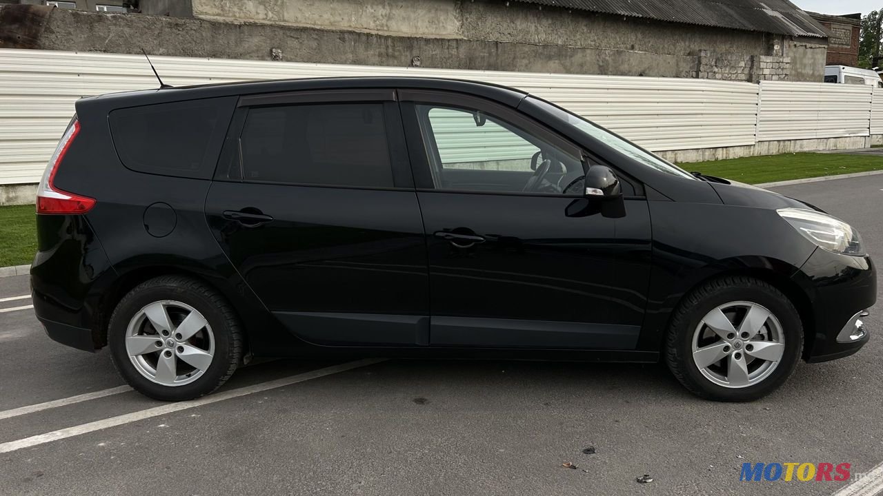 2013' Renault Grand Scenic photo #3