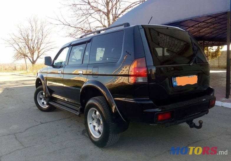 2007' Mitsubishi Pajero Sport photo #1