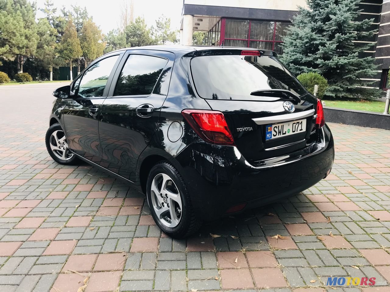 2016' Toyota Yaris photo #2