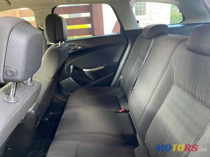 2011' Opel Astra photo #5