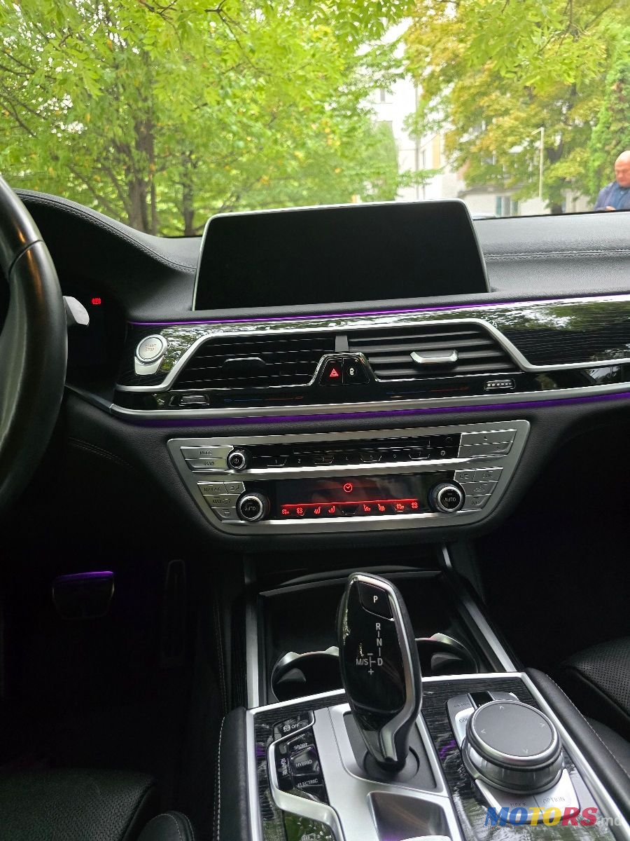 2019' BMW 7 Series photo #4