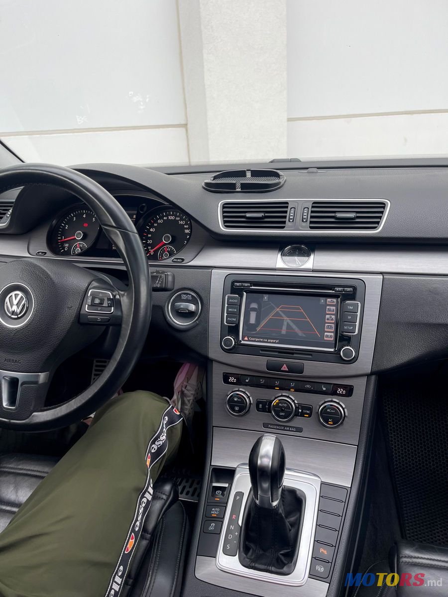 2012' Volkswagen Passat photo #4