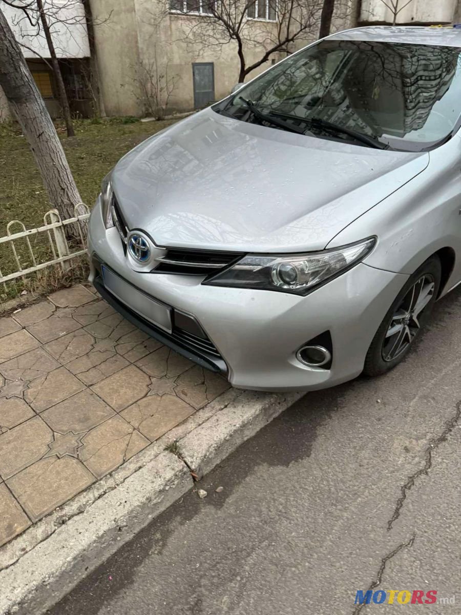 2013' Toyota Auris photo #4