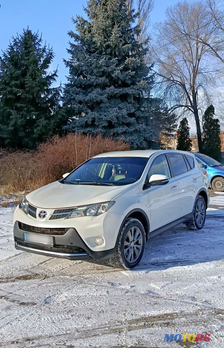 2013' Toyota RAV4 photo #5