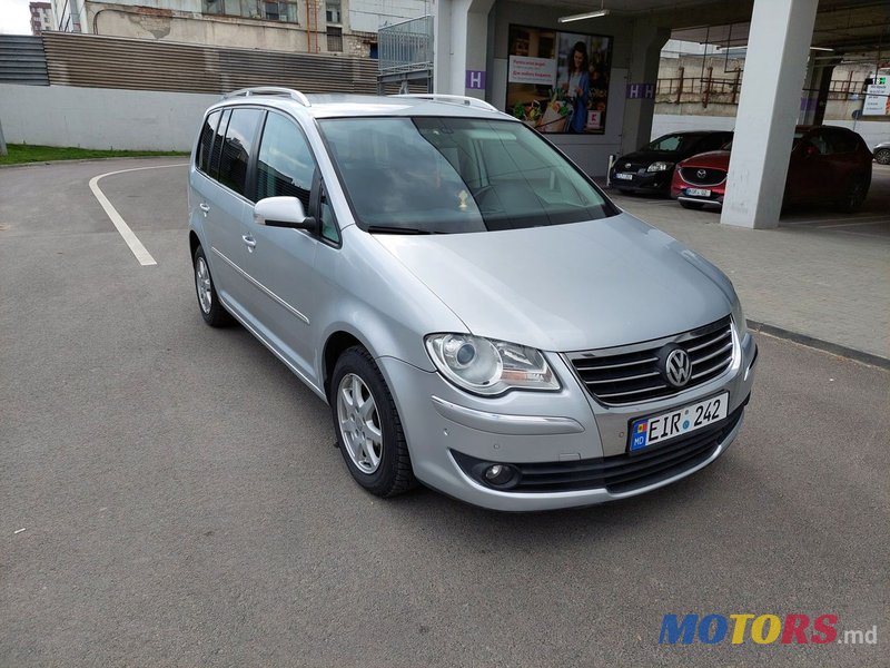 2008' Volkswagen Touran photo #4