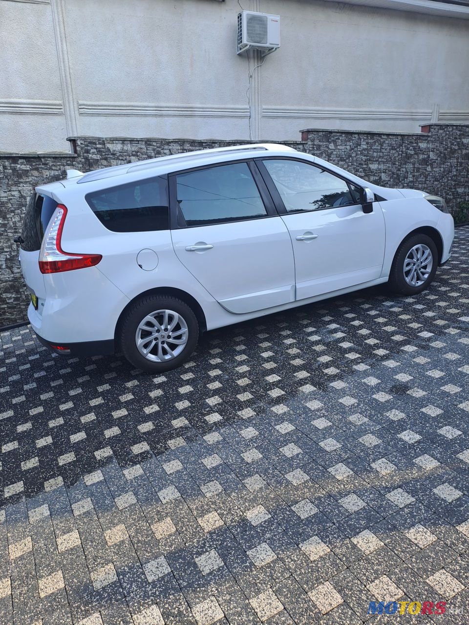 2013' Renault Grand Scenic photo #2