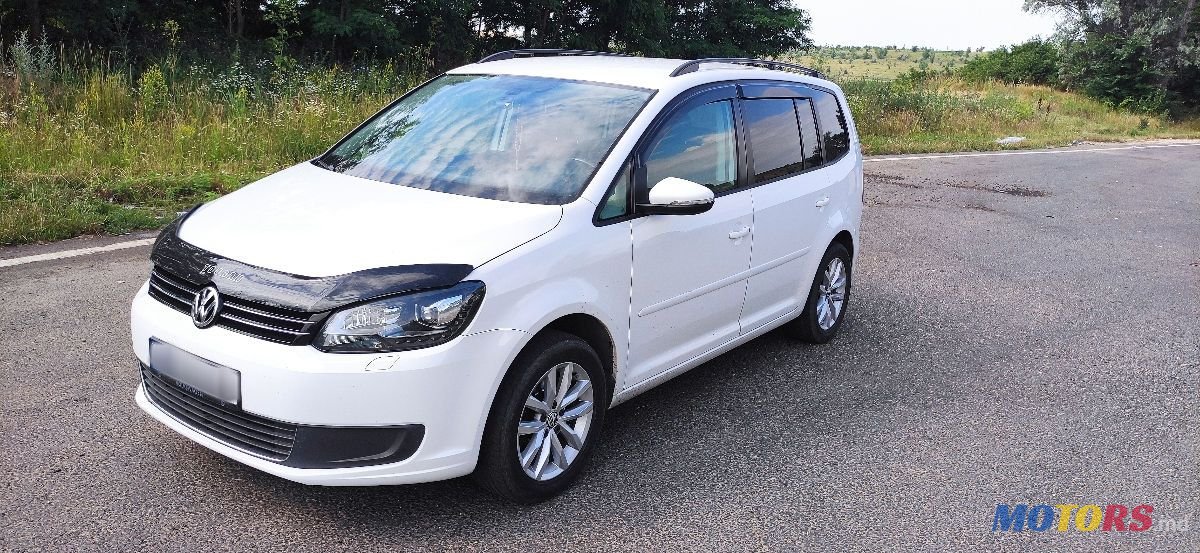 2011' Volkswagen Touran photo #3