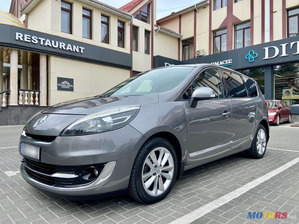 2012' Renault Grand Scenic photo #2