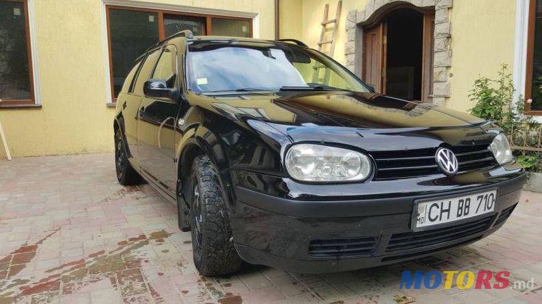 2002' Volkswagen Golf photo #2