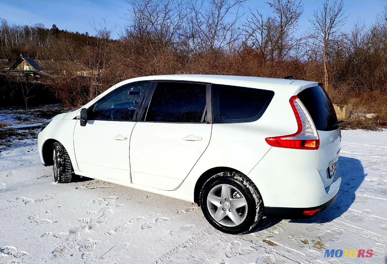 2015' Renault Grand Scenic photo #4