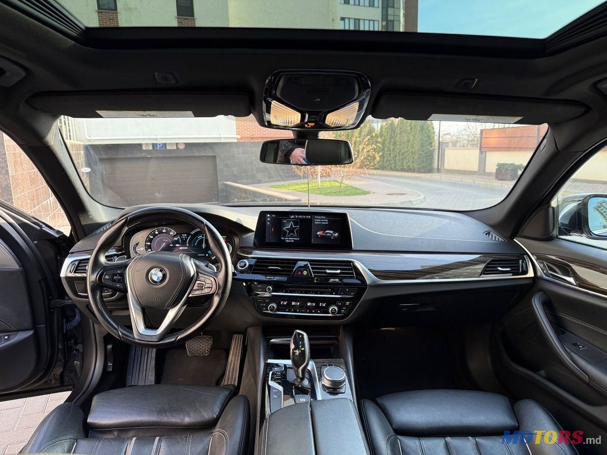 2019' BMW 5 Series photo #6