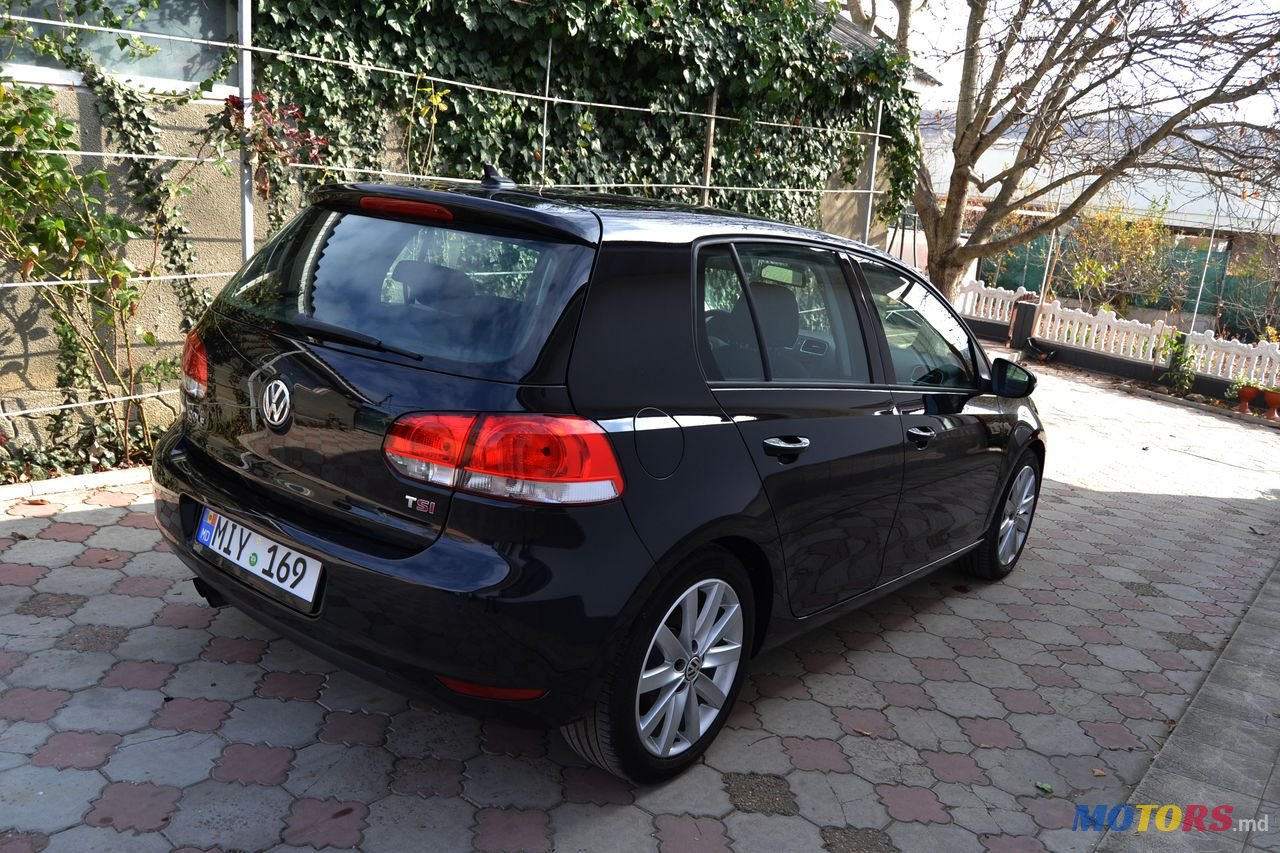 2011' Volkswagen Golf photo #4