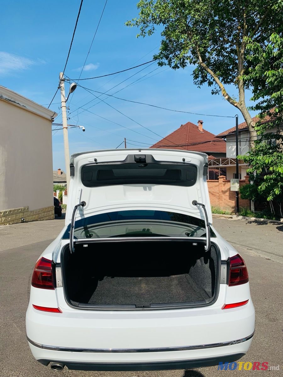 2016' Volkswagen Passat photo #5