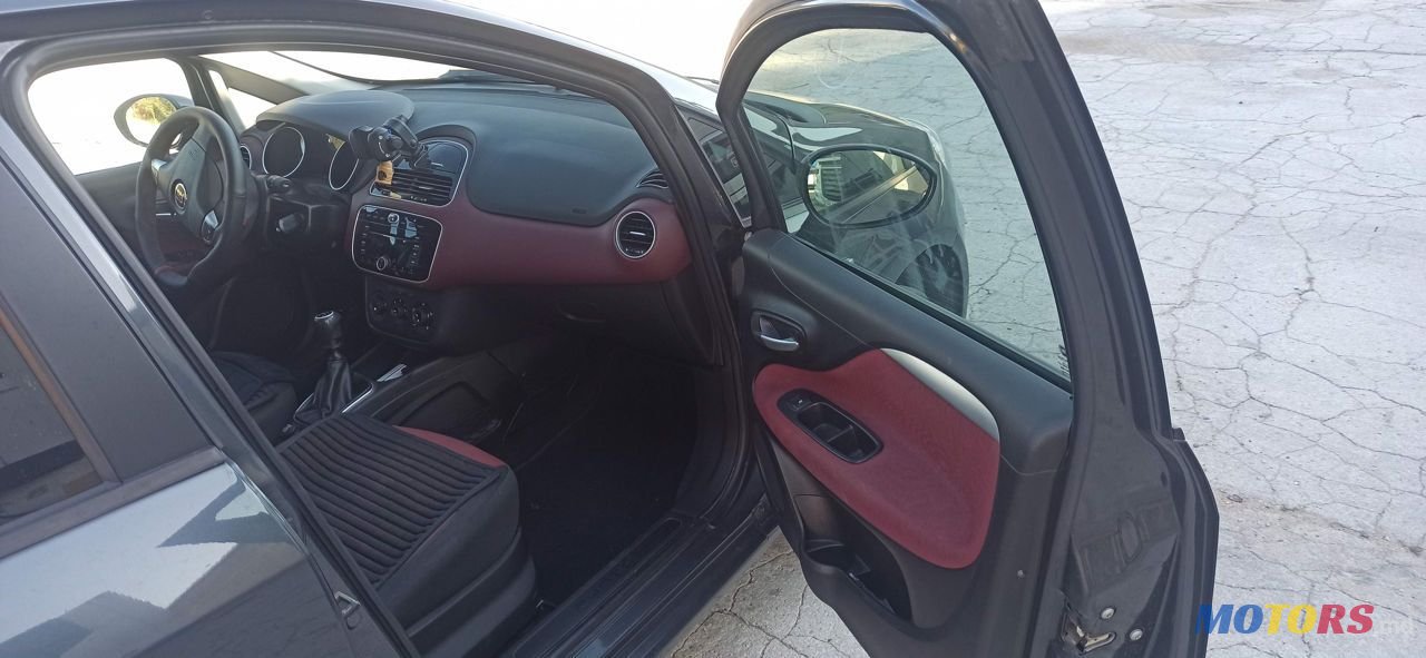 2010' Fiat Punto photo #5