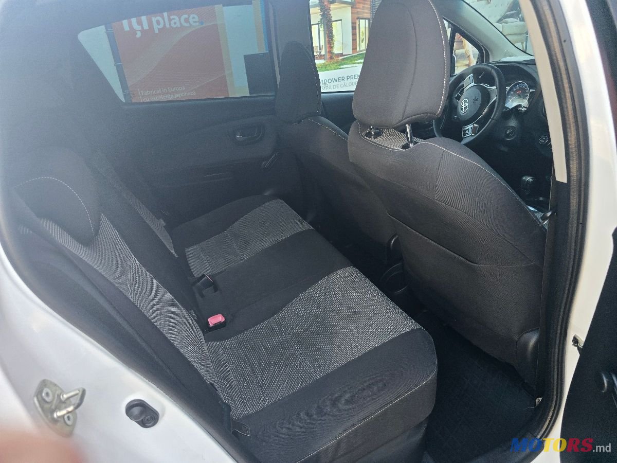 2015' Toyota Yaris photo #3