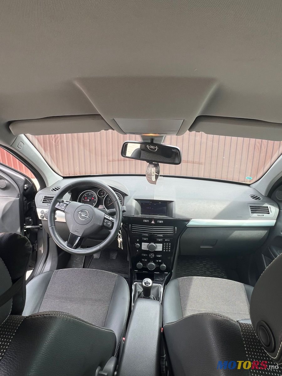 2010' Opel Astra photo #3