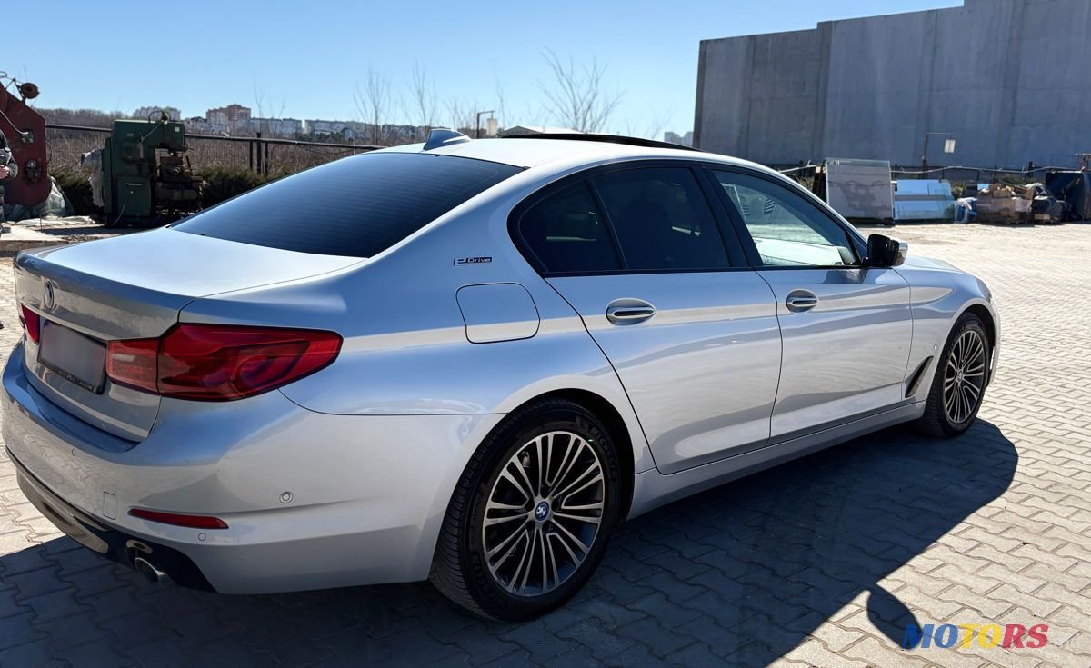 2017' BMW 5 Series photo #3