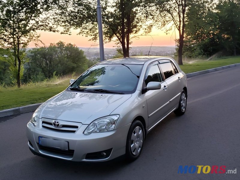 2004' Toyota Corolla photo #2