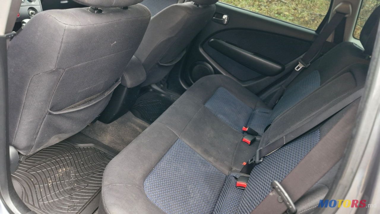 2007' Mitsubishi Outlander photo #3