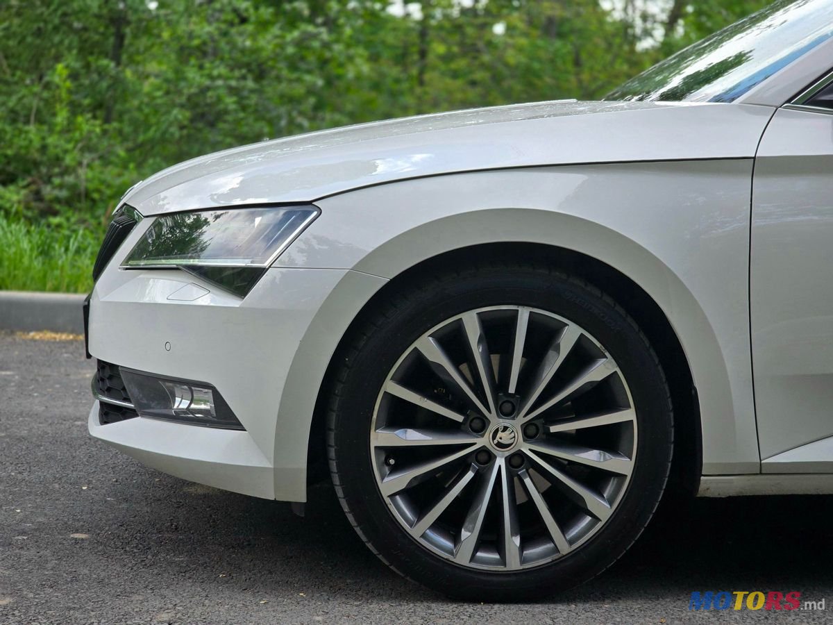 2019' Skoda Superb photo #4