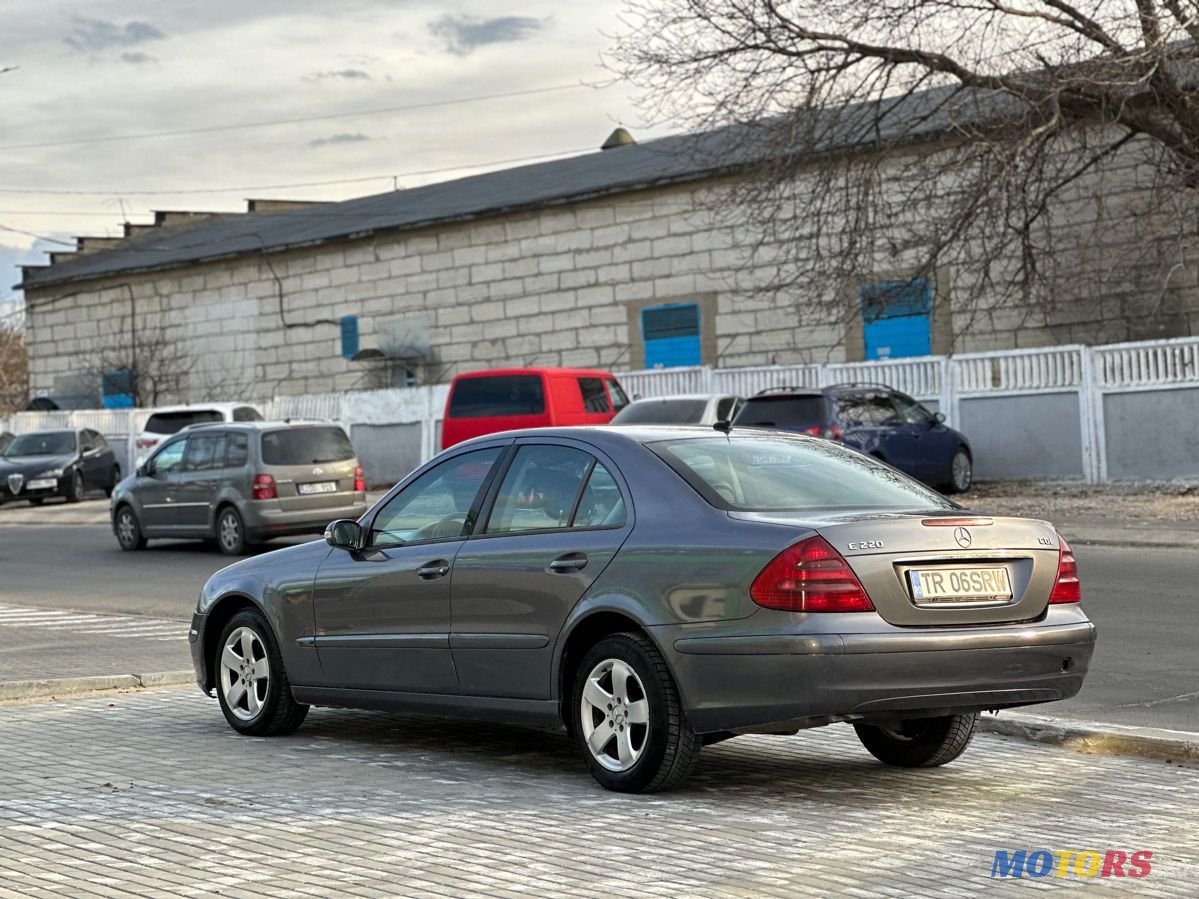2005' Mercedes-Benz E Класс photo #5