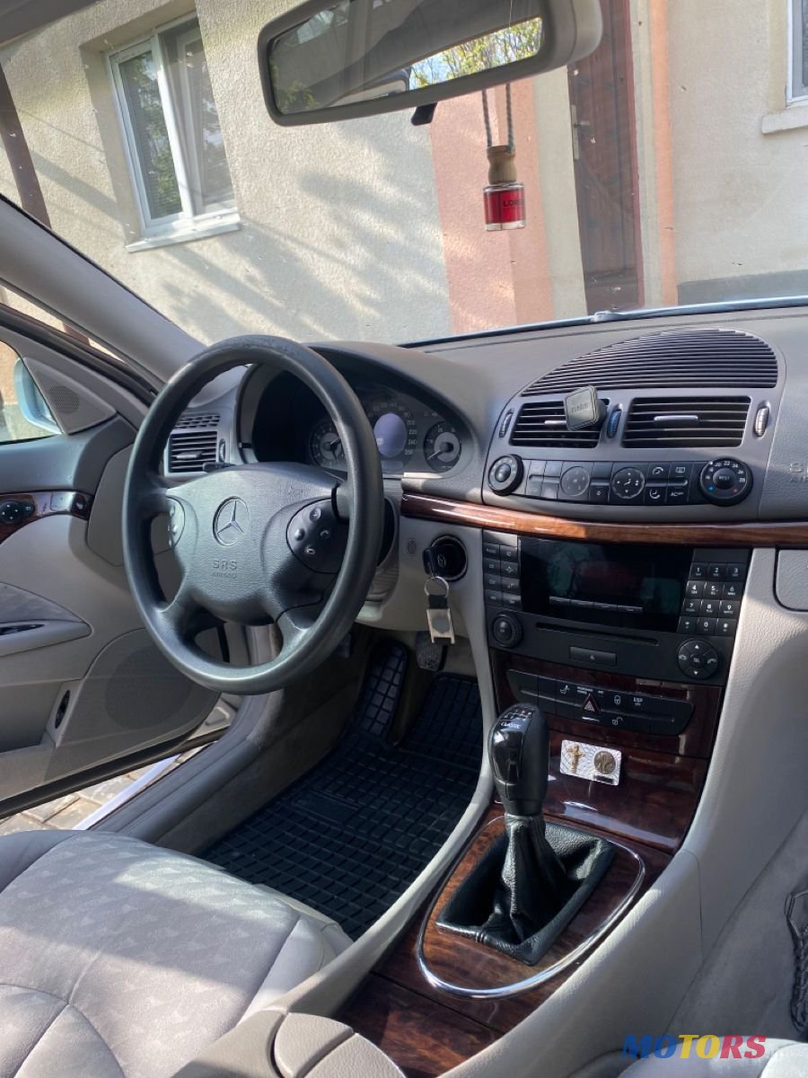 2003' Mercedes-Benz E Класс photo #3