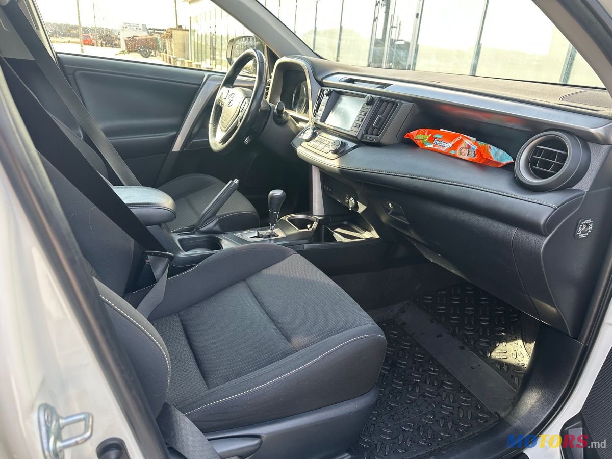 2017' Toyota RAV4 photo #3